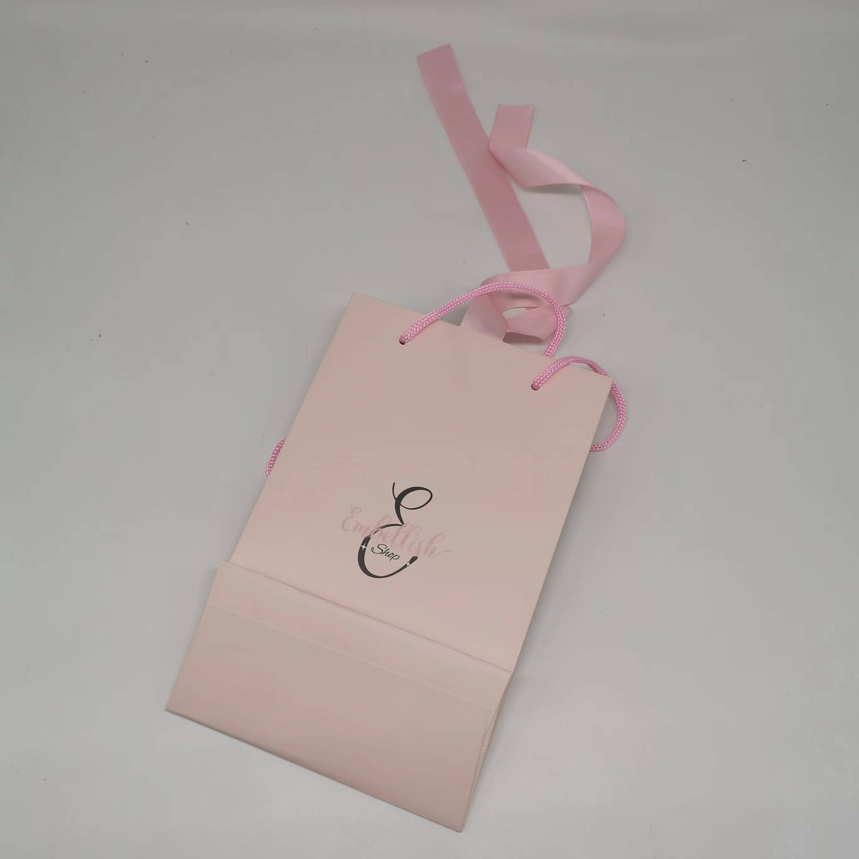 Wholesale custom printed unique design paper shopping bag with handles and ribbon