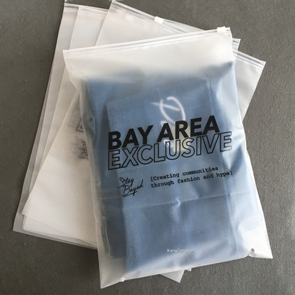 Wholesale price clear reusable shopping bag with zipper for clothing packaging