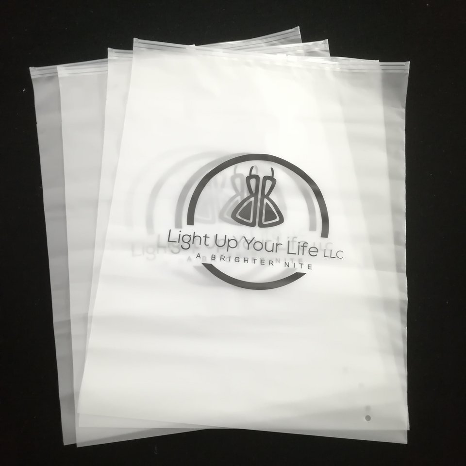 Wholesale price clear reusable shopping bag with zipper for clothing packaging