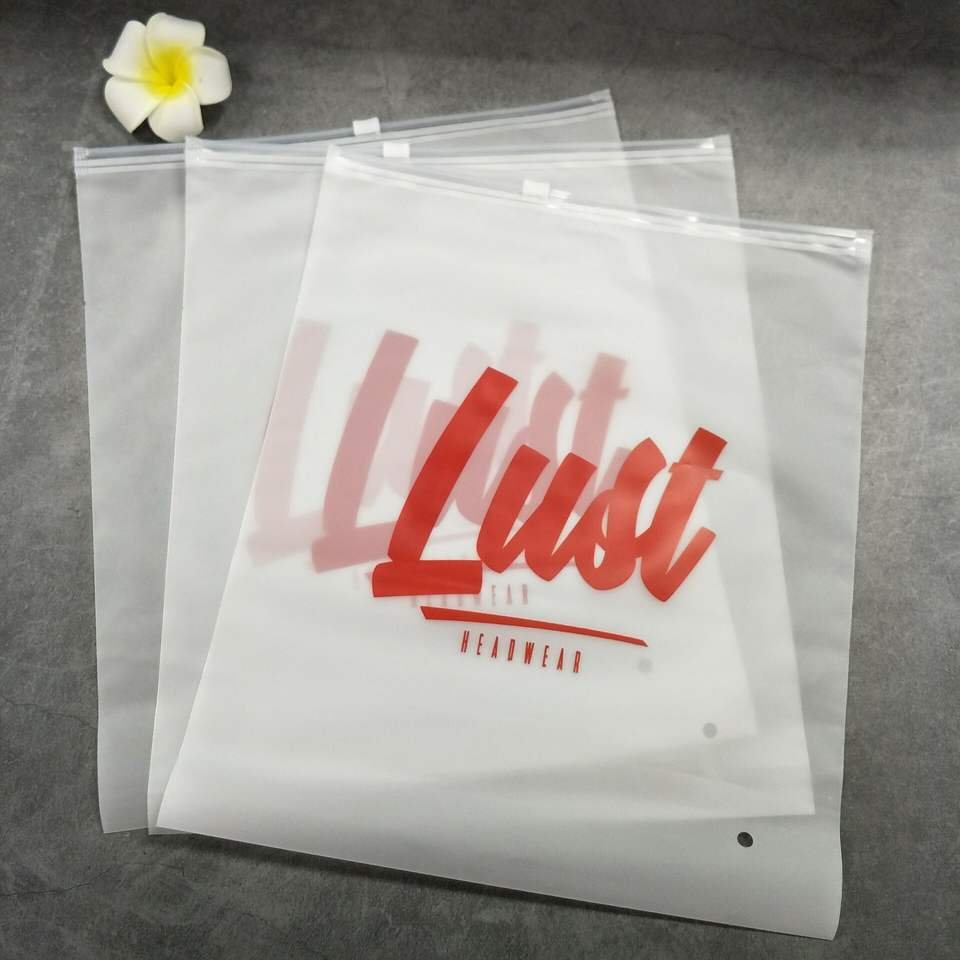 Wholesale price clear reusable shopping bag with zipper for clothing packaging