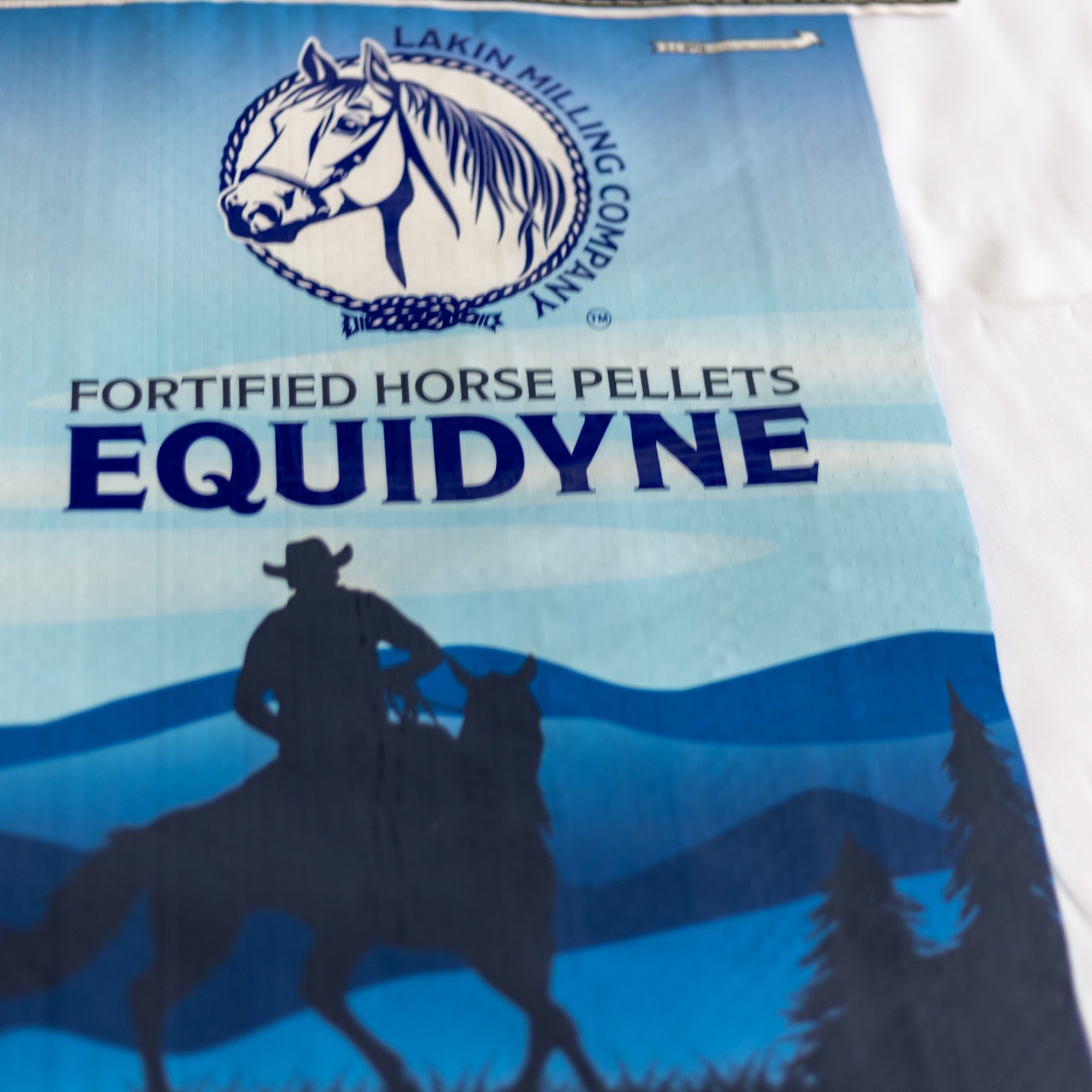 High Quality BOPP Laminated Woven Packaging Bags Horse Feed Heat-Sealed Factory Price Hot Sale Gravure Printing Surface