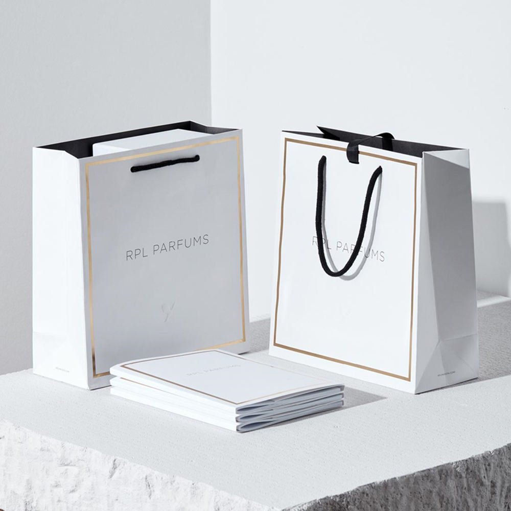 Custom Fashion Red Kraft Paper Shopping Bags Small Luxury Retail Design With Logo Made Of Cardboard For Gift Packaging