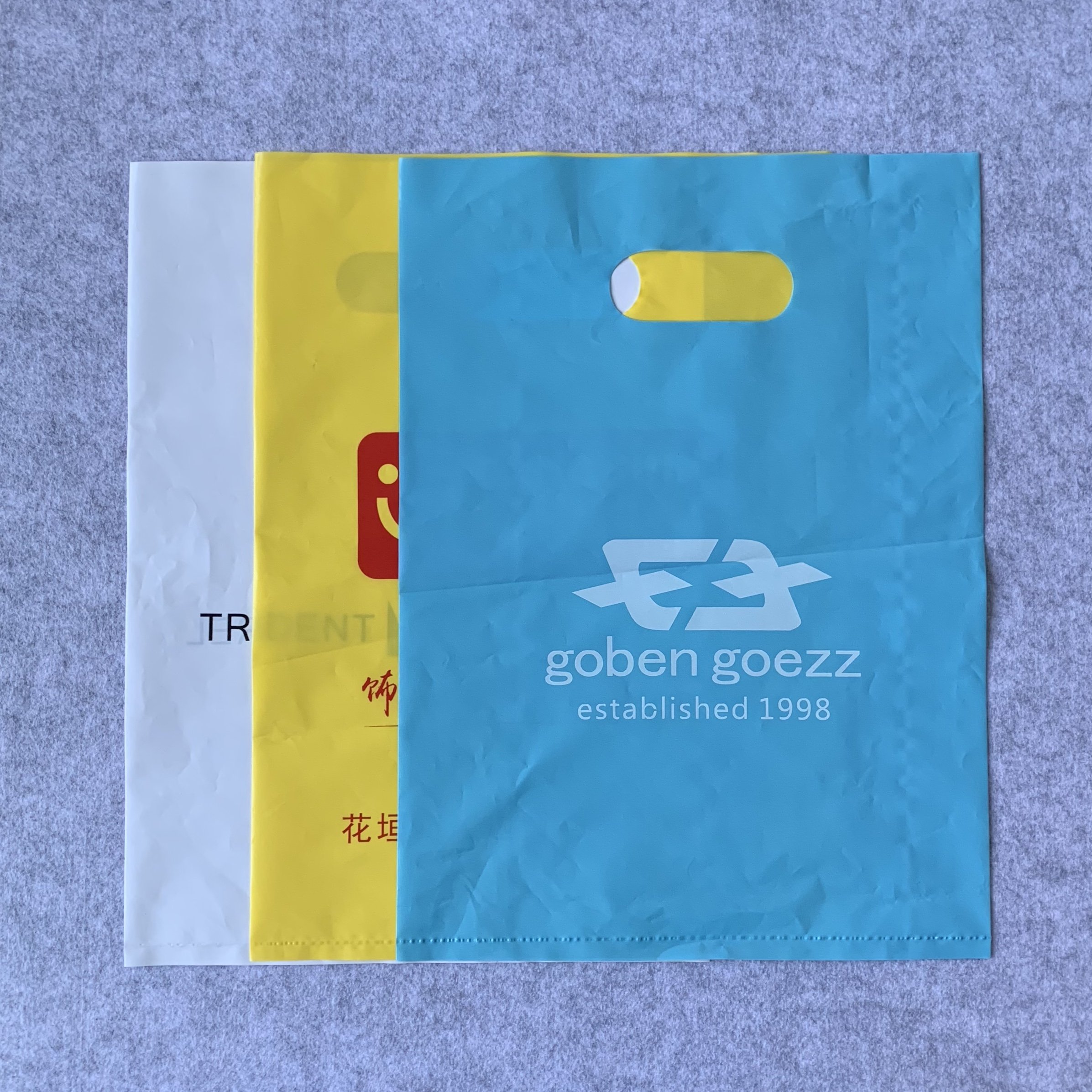 Custom Size Printing Plastic Custom Made Shopping Bags with Die Cut Handle