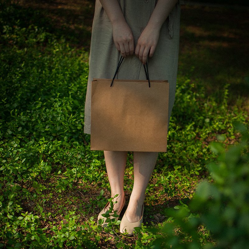 Simple Style High-end Custom Logo Kraft Paper Bag Clothing Packaging Paper Bag Cheap Factory Direct Sale