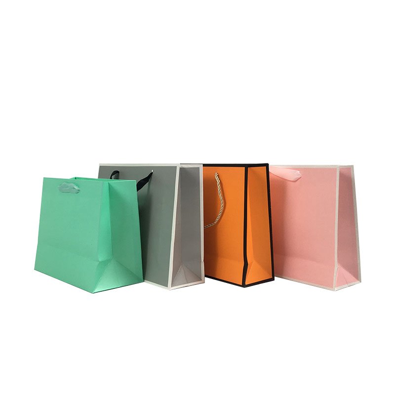 Recyclable custom logo printed paper bag package luxury shopping gift cardboard paper packaging bag with handle