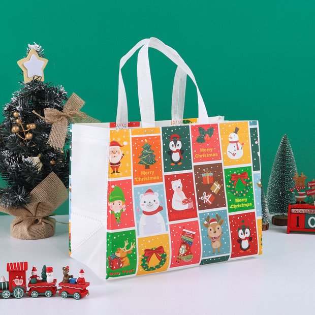 GOOD price 2023 New Arrival Christmas gift handle bags with full color printing Stock ready non woven shopping bags