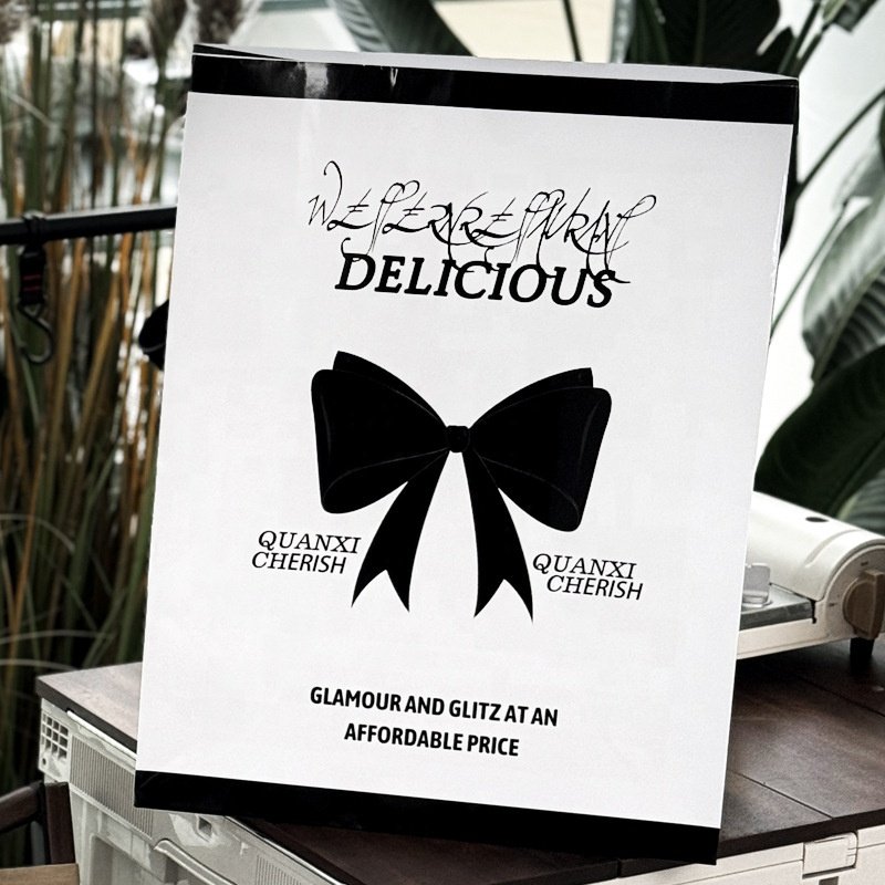 ETpack Excellent Quality Custom Vertical Type White Cardboard Paper Bag Shopping Bag With Gold Hot Stamp