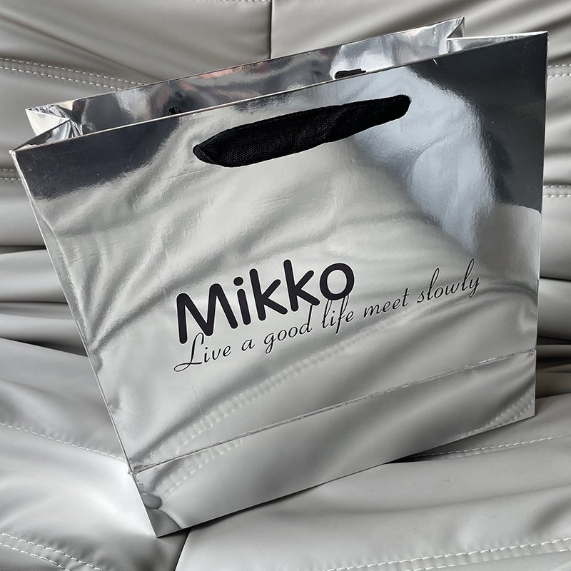 Luxury Silver Reflective Shopping Bags Ribbon Handles Handmade Custom Logo Gift Paper Bags Clothing Boutique Packaging Shoe Use