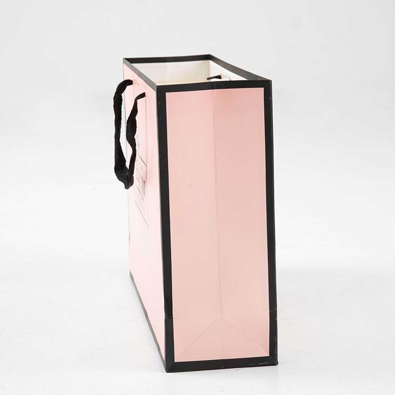 Wholesale Fashion Custom Boutique Clothes Shopping Gift Packaging Coated Paper Bag