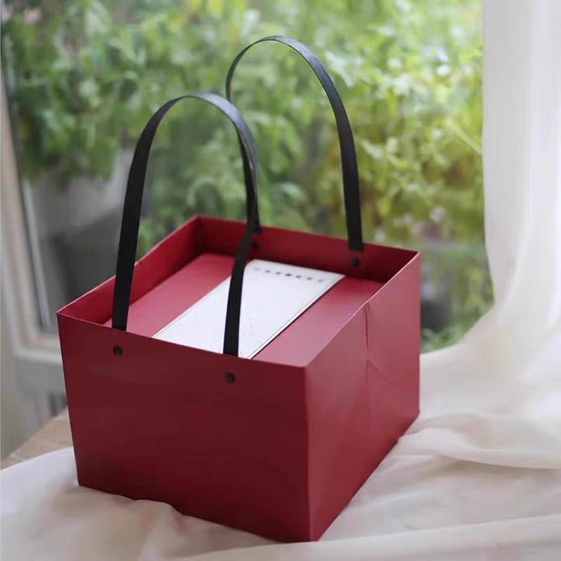 Customized Logo Print Luxury Kraft Paper Bag Cardboard Shopping Paper Bags Luxury Paper Shopping Bag