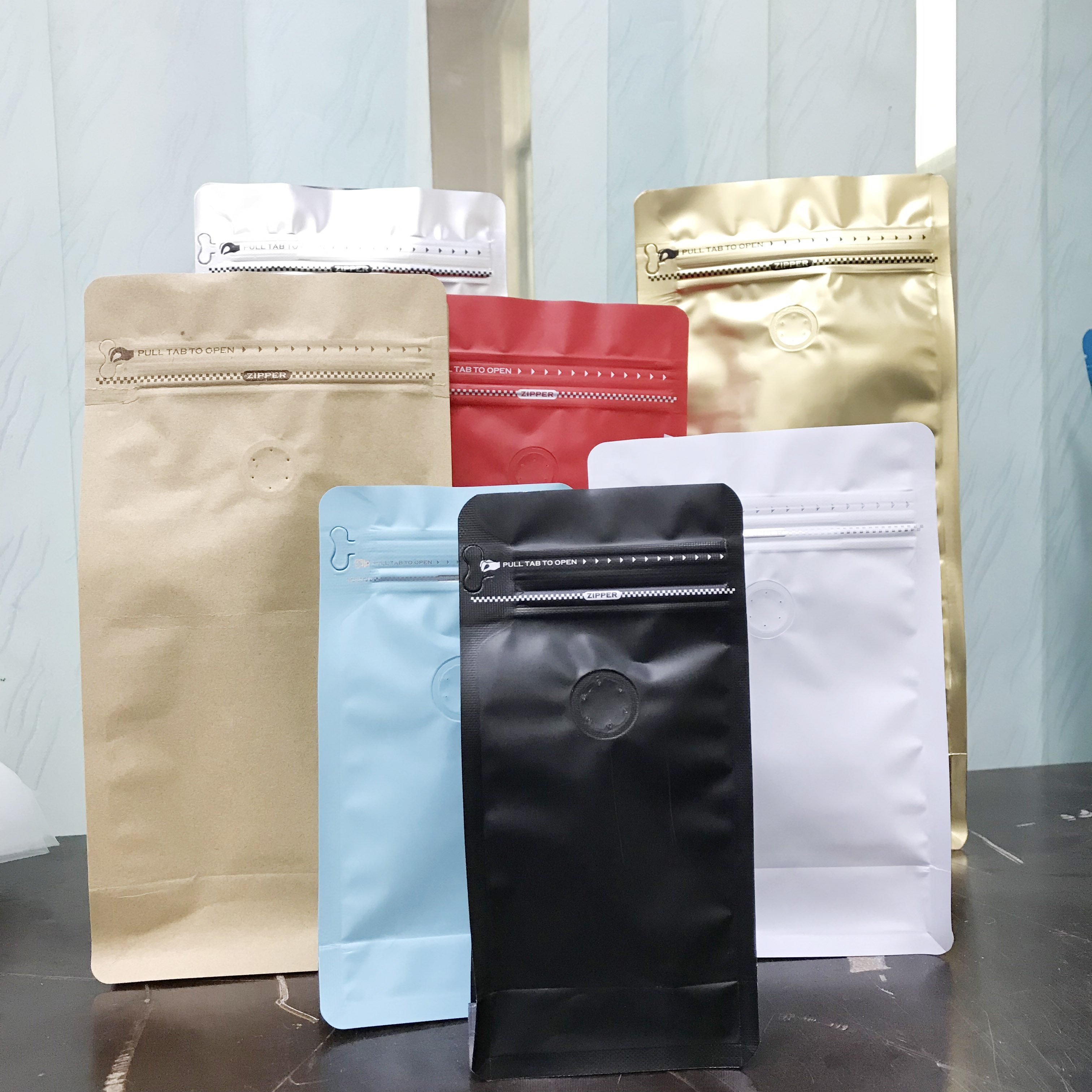 wholesale coffee packaging pouch 250 g 1kg bags matte black kraft paper coffee bag custom paper shopping bags