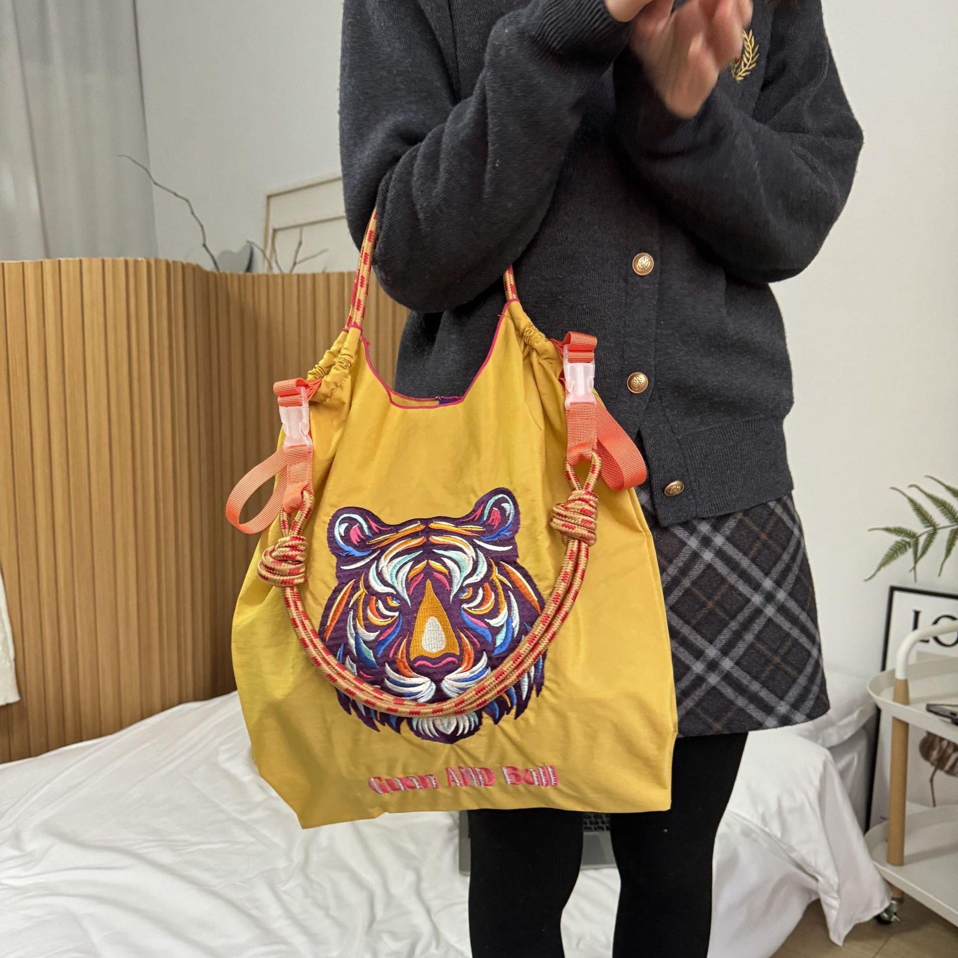 Qetesh Tote Bag Customization High Quality Large Capacity Fashionable Waterproof Nylon Tiger Embroidered Shopping Bag