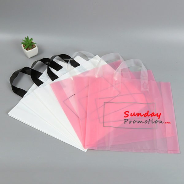 Custom logo design printing polythene reusable shopping plastic carry bags with handle for clothes garment