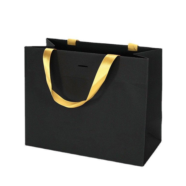 Wholesale Custom Fashion Clothes Shoes Packaging Black Paper Bags Luxury Shopping Bag with Metal Chain