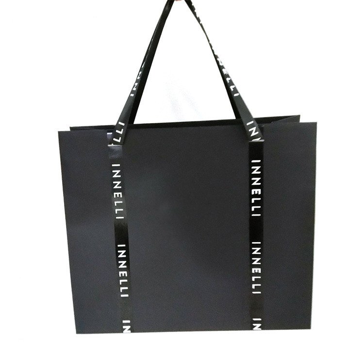Wholesale Custom Fashion Clothes Shoes Packaging Black Paper Bags Luxury Shopping Bag with Metal Chain