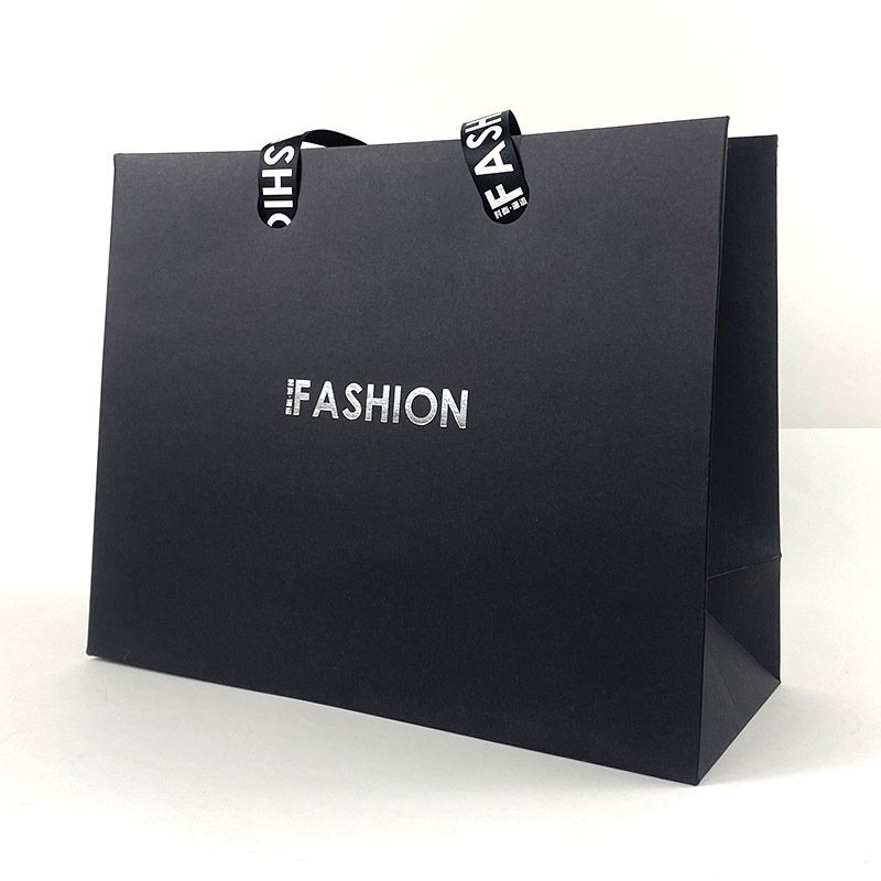 Wholesale Custom Fashion Clothes Shoes Packaging Black Paper Bags Luxury Shopping Bag with Metal Chain