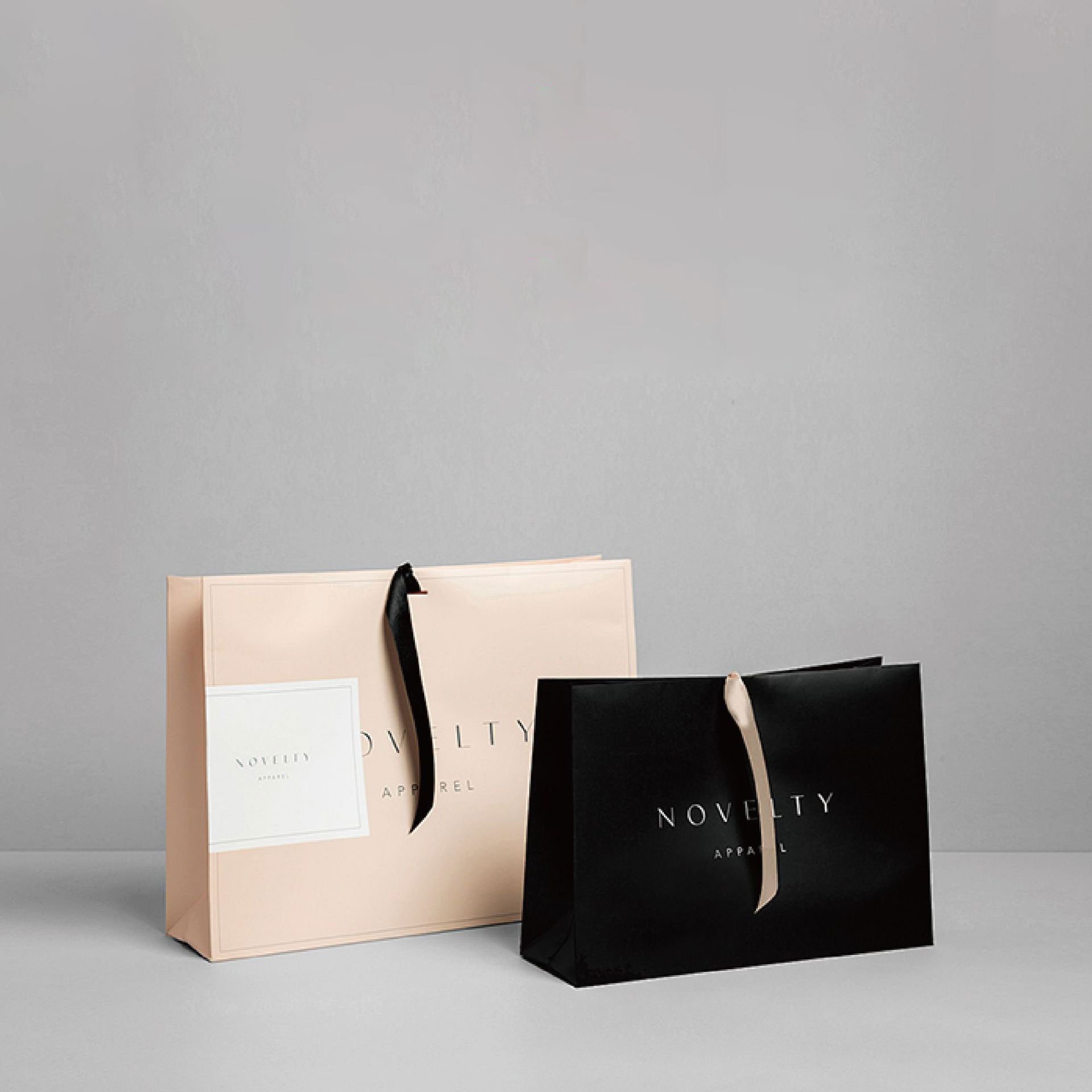 Wholesale Luxury Art Paper Packaging Clothing Customized Brand Logo Recyclable Shopping Bags Screen Printing Shoes Accessories