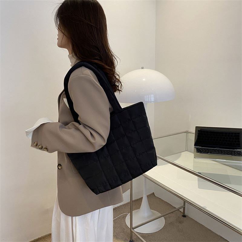 Large-Capacity Beautiful Shoulder Bag Tassel Letter Lock Women Tote Bag 4 Colors Chains Button Casual Portable Shopping Bag