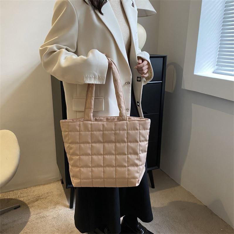 Large-Capacity Beautiful Shoulder Bag Tassel Letter Lock Women Tote Bag 4 Colors Chains Button Casual Portable Shopping Bag