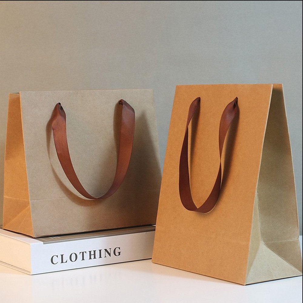 Wholesale Luxury Brand Logo Gift Shopping Paper Bag With Logo For Clothing Custom Packaging Bag