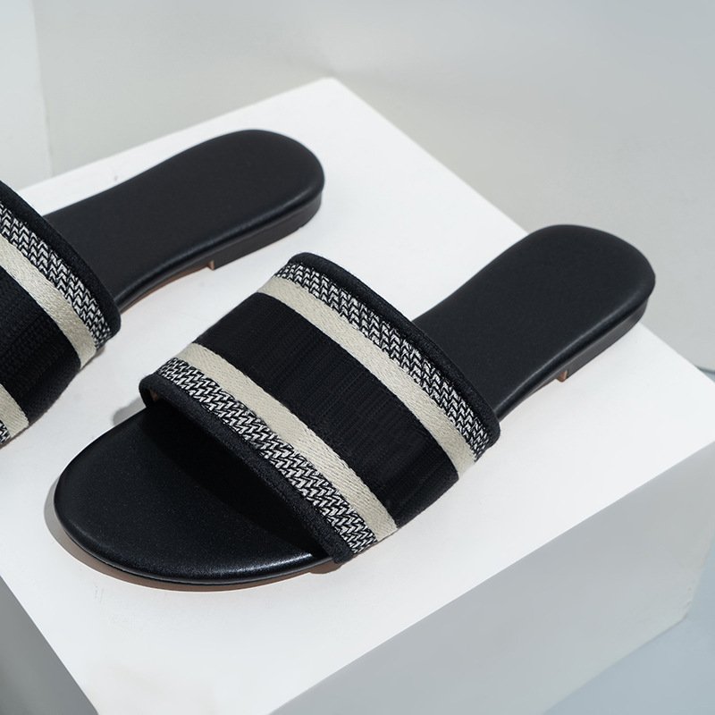 Wholesale Fashion Flat Embroidered Shoe Summer Letter Shape Slides Slippers Shoes Light Weight Outdoor Beach Sandals For Women