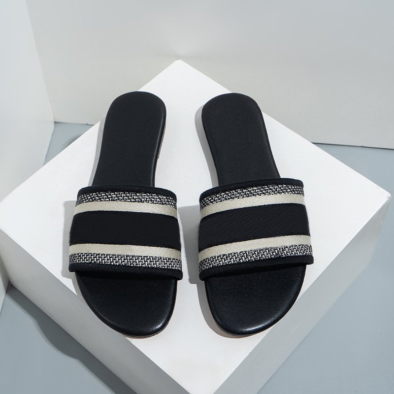 Wholesale Fashion Flat Embroidered Shoe Summer Letter Shape Slides Slippers Shoes Light Weight Outdoor Beach Sandals For Women