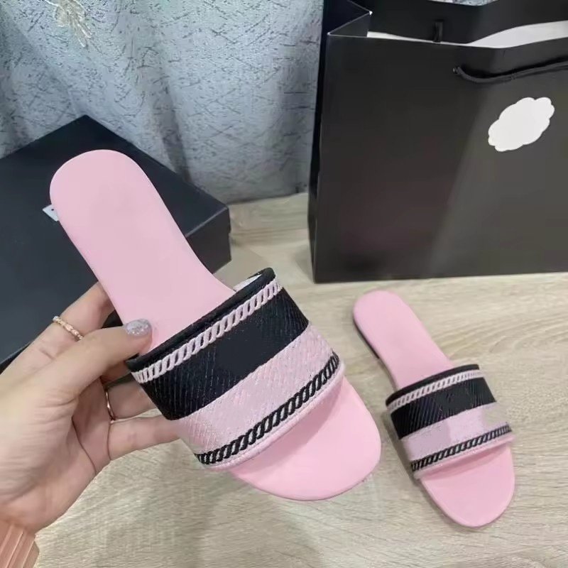 2024 Fashion Luxury Embroidered Shoe Summer Letter Shape Flat Slides Slippers Shoes Light Weight Outdoor Beach Sandals For Women