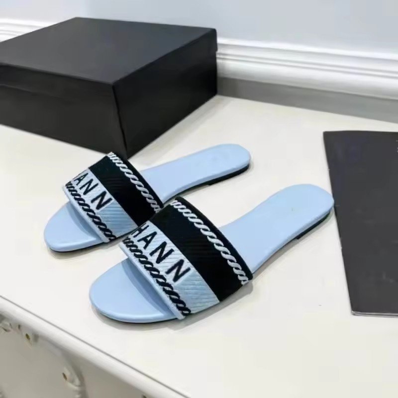 2024 Fashion Luxury Embroidered Shoe Summer Letter Shape Flat Slides Slippers Shoes Light Weight Outdoor Beach Sandals For Women
