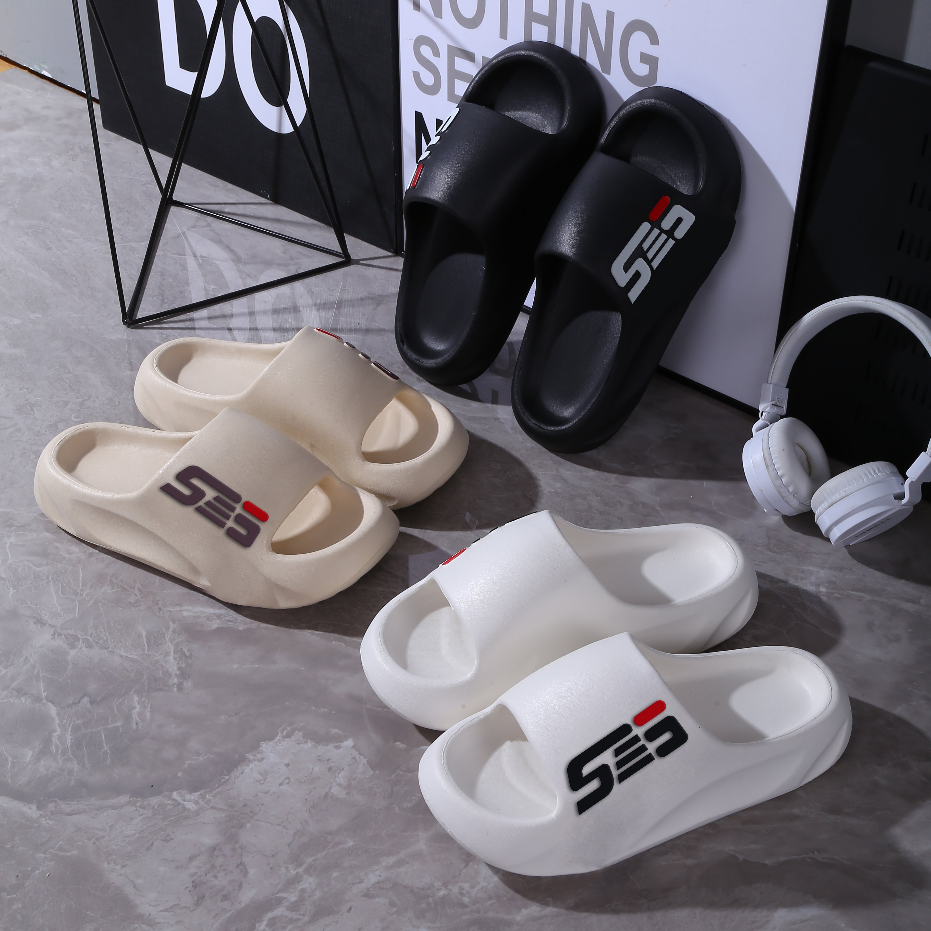 2024 Wholesale Summer PVC Slides Slippers for Men Anti-Slip Soft Fabric Sports Sandals Casual Shoes with Fashionable Design