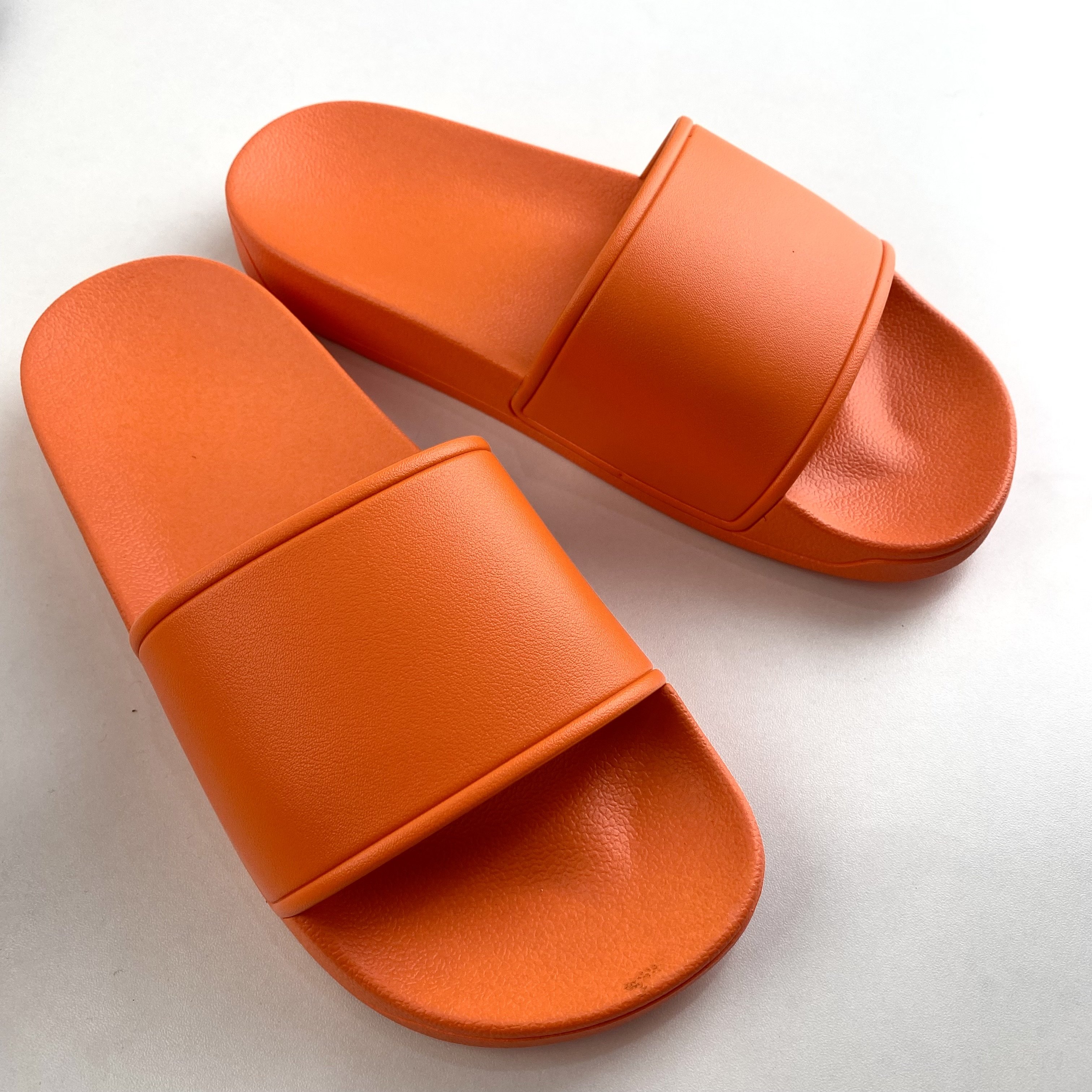 Customizable men's Pvc slippers in popular style Women's Home sports designer slipper flat printed custom logo flip-flops