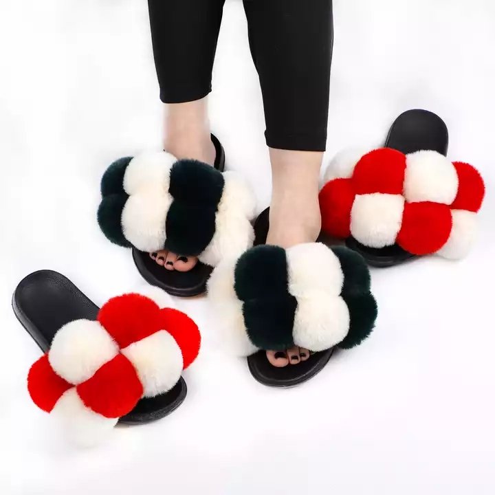 wholesale Ladies outside fluffy balls Sandals Summer With Fur Pom Pon Women Flip Flops Furry Slides slipper For Home Flat Shoes