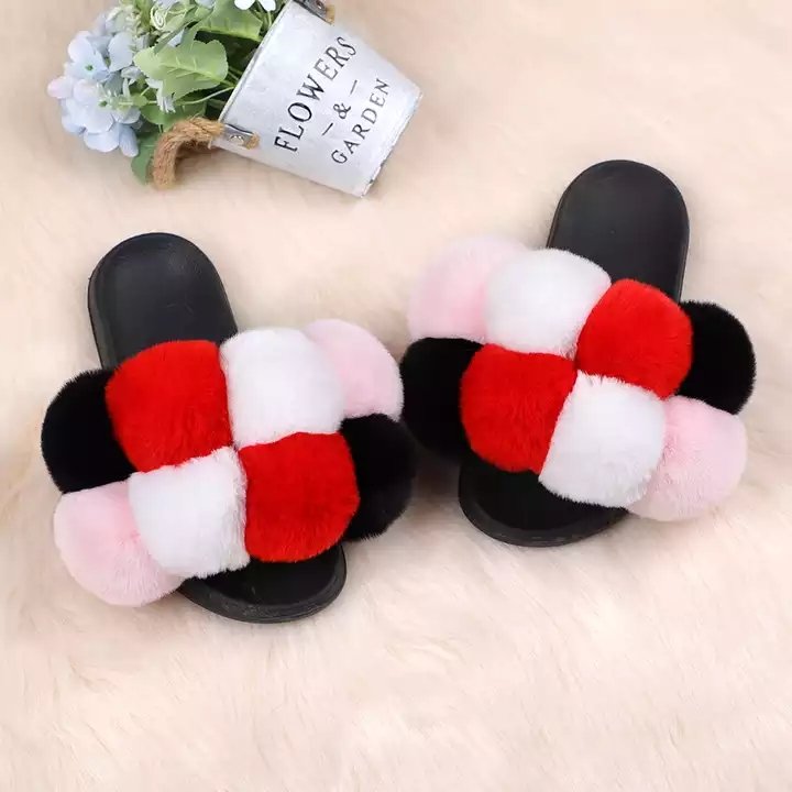 wholesale Ladies outside fluffy balls Sandals Summer With Fur Pom Pon Women Flip Flops Furry Slides slipper For Home Flat Shoes