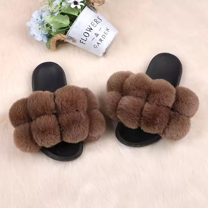 wholesale Ladies outside fluffy balls Sandals Summer With Fur Pom Pon Women Flip Flops Furry Slides slipper For Home Flat Shoes