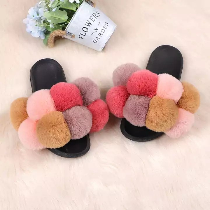 wholesale Ladies outside fluffy balls Sandals Summer With Fur Pom Pon Women Flip Flops Furry Slides slipper For Home Flat Shoes