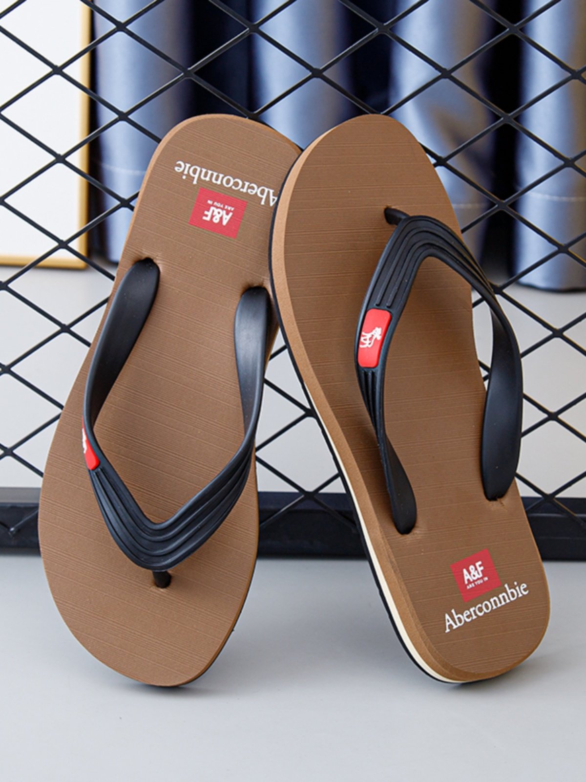 Wholesale Flip Flops Comfortable Summer Casual Slippers Outdoor Beach Sandals EVA Flat Platform Shoes Man Flip Flops