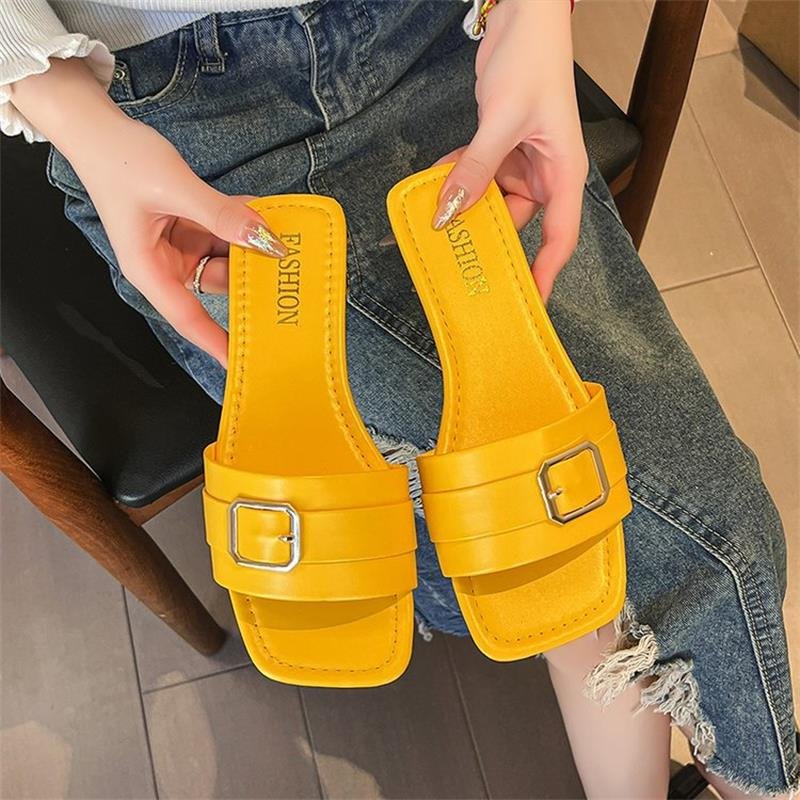 Women's Flat Designer Slippers Summer 2024 Fashion Beach Comfortable Sandals Slippers Wholesale Luxury Ladies Slides Slippers