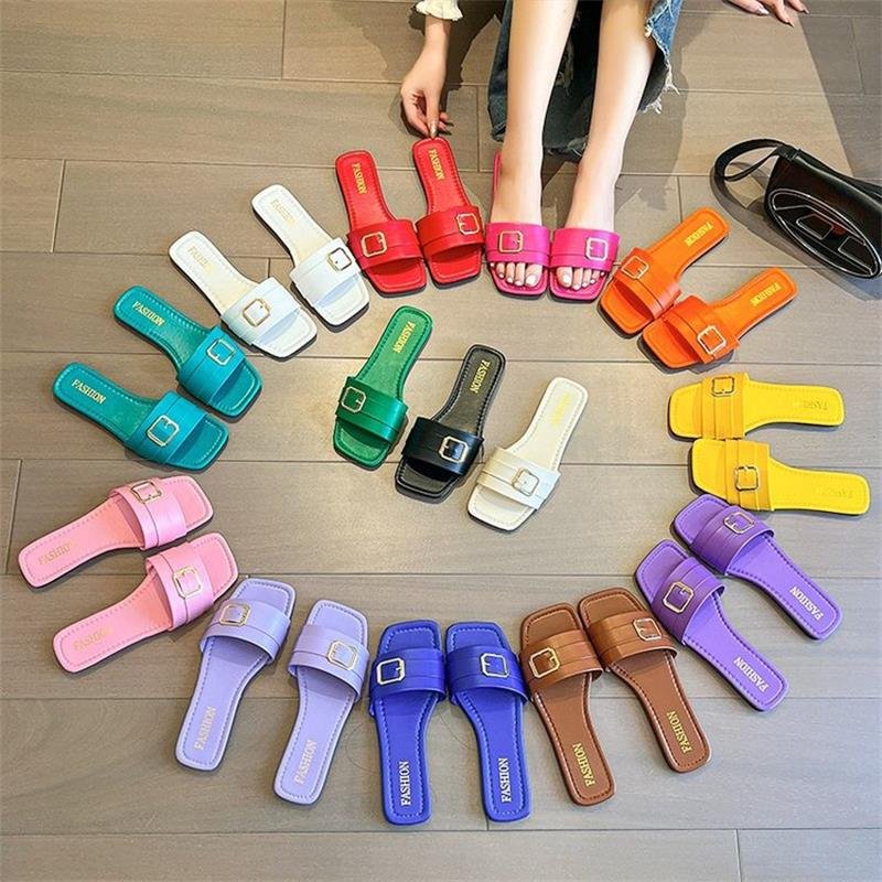Women's Flat Designer Slippers Summer 2024 Fashion Beach Comfortable Sandals Slippers Wholesale Luxury Ladies Slides Slippers