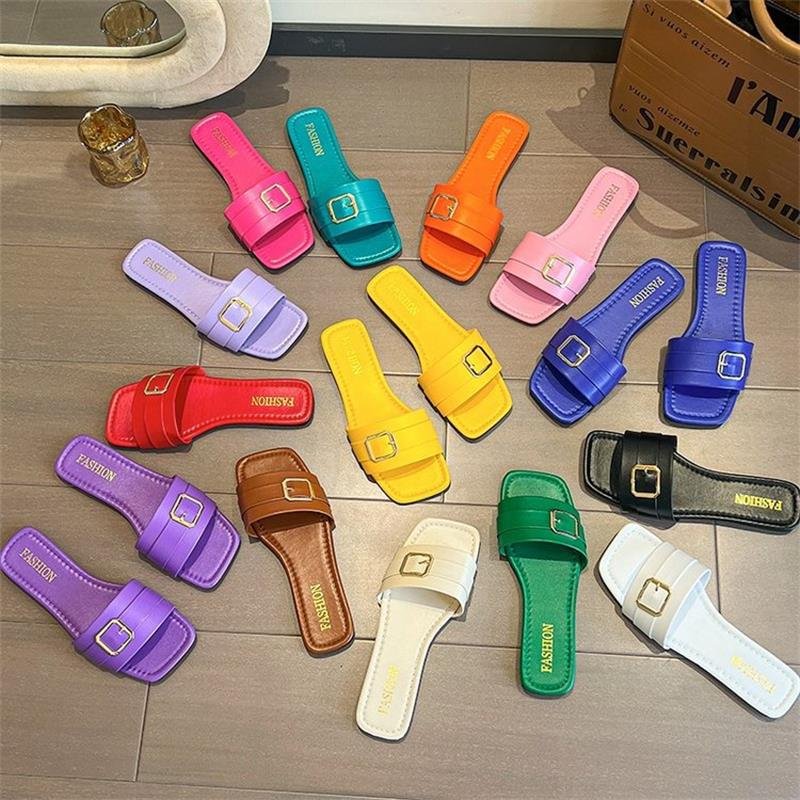 Women's Flat Designer Slippers Summer 2024 Fashion Beach Comfortable Sandals Slippers Wholesale Luxury Ladies Slides Slippers