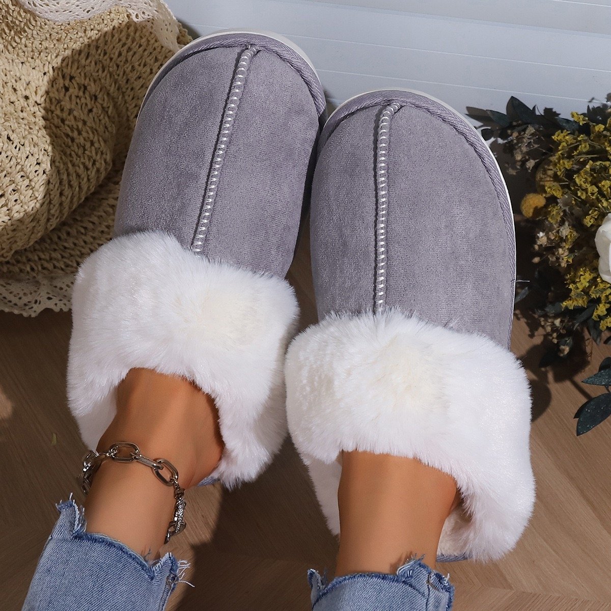 2024 New Design Classic Winter Soft Home Slippers Indoor Heels Ladies Flats Warm Plush Latest Fashion Faux Fur Slippers Females