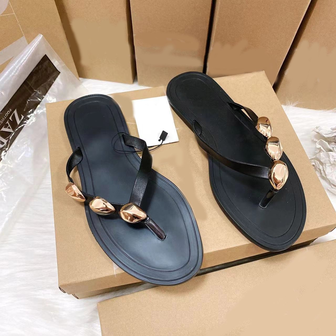 2024 new flip-flops female external wear non-slip hundred with seaside beach shoes clip feet soft bottom sandals slippers