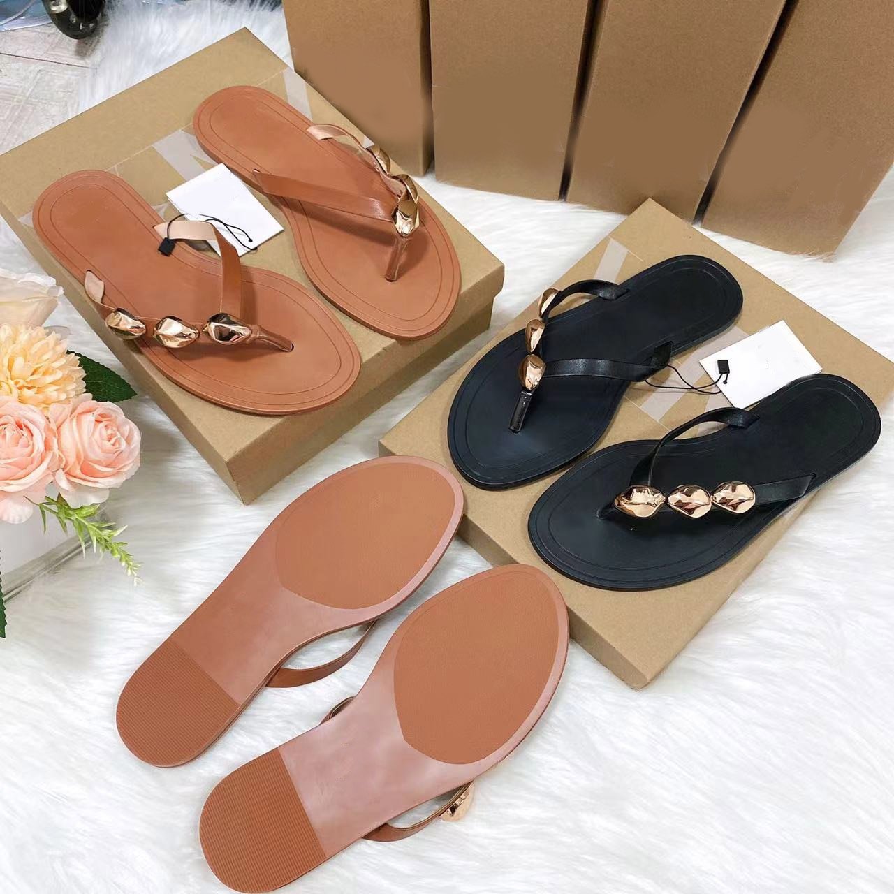 2024 new flip-flops female external wear non-slip hundred with seaside beach shoes clip feet soft bottom sandals slippers