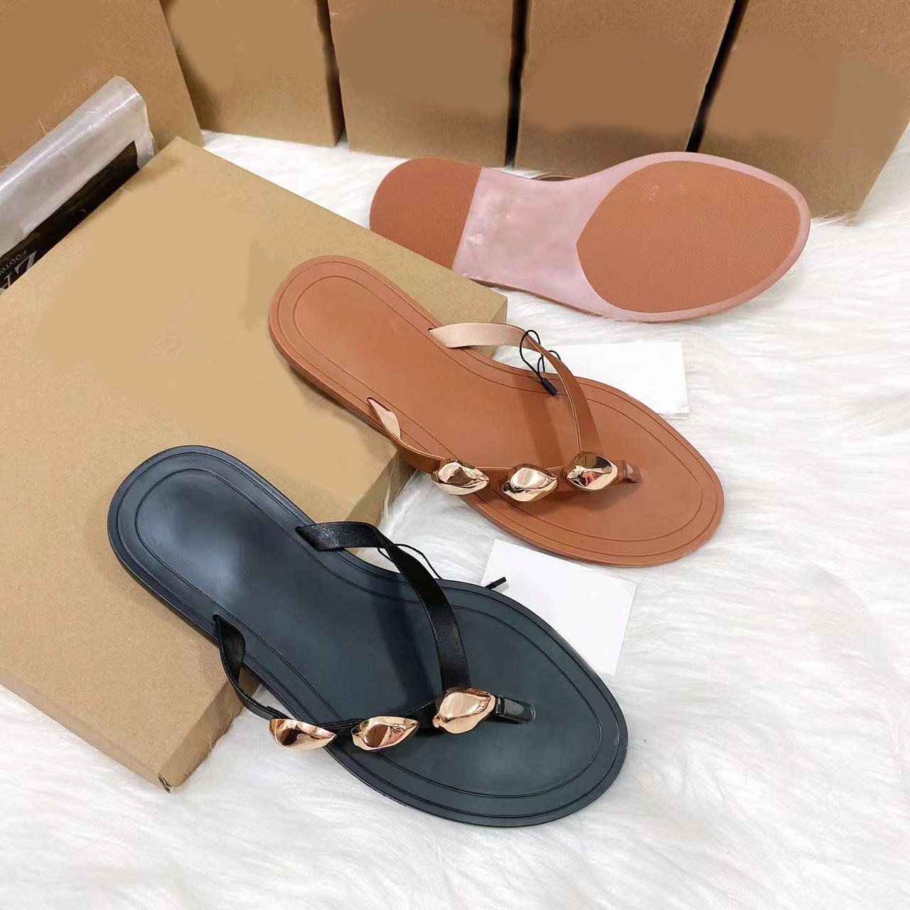 2024 new flip-flops female external wear non-slip hundred with seaside beach shoes clip feet soft bottom sandals slippers