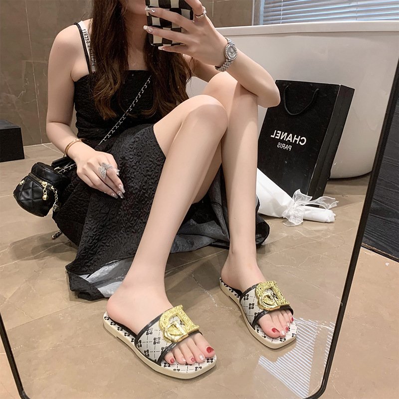 Wholesale Stylish Beach Metal Buckle Women Lady Shoes Slippers Flat Sandals For Women And Ladies