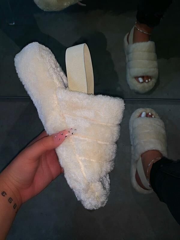 ACORLIFE Wholesale winter Super Explosive Style Hot sale fur women sandals Fashion Furry Home Flat Furry Slippers