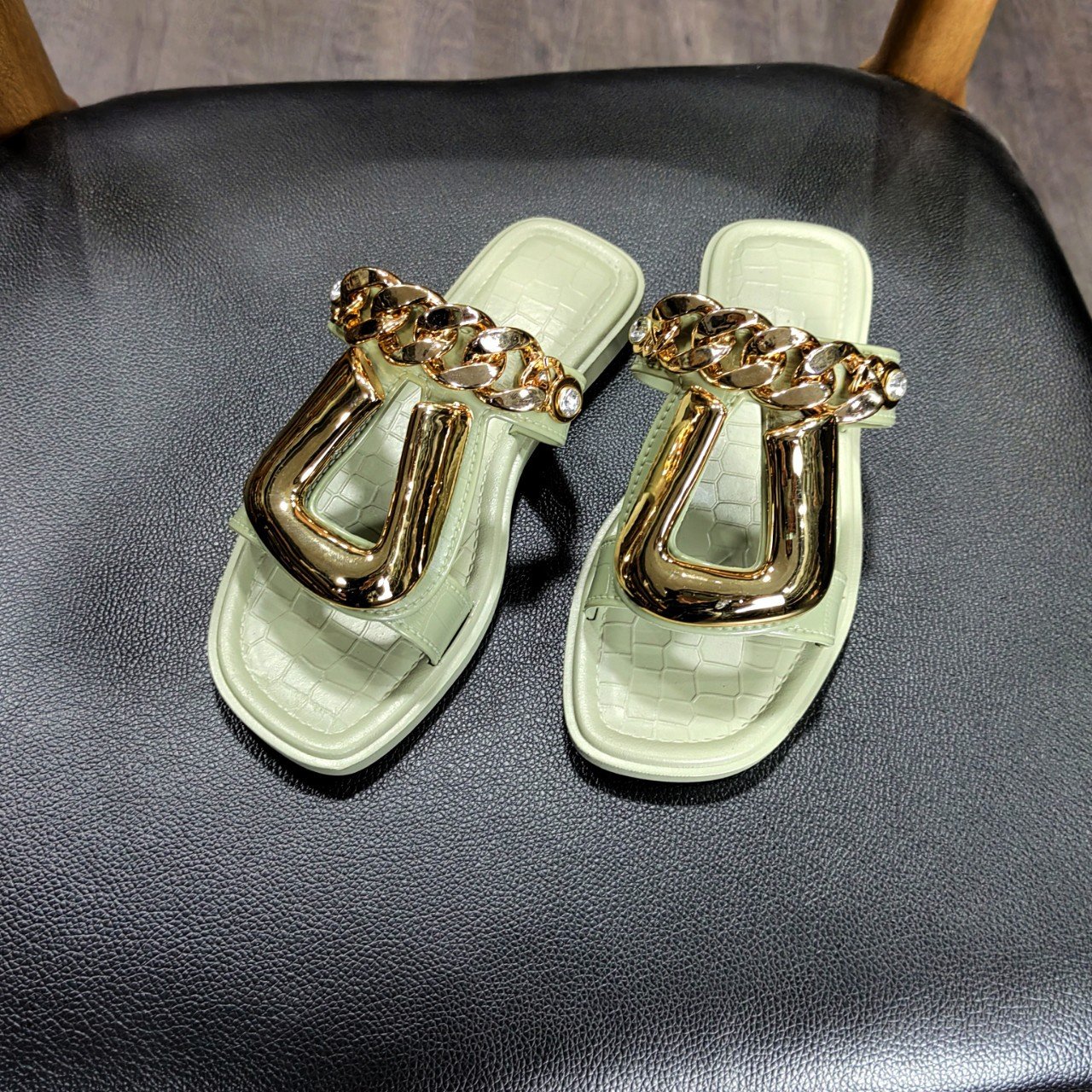 Good quality custom logo slipper beach slippers flip flops designer slippers women famous brands flip flops