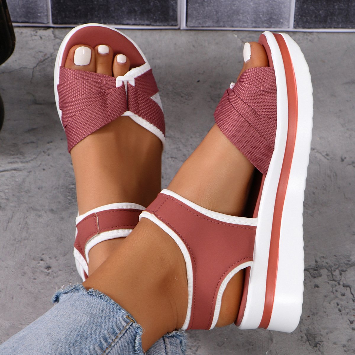 INS Hot Selling Flat Platform Sandals NEW Women Non Slip Open Toe Slides Slippers Summer Beach Sandals Shoes