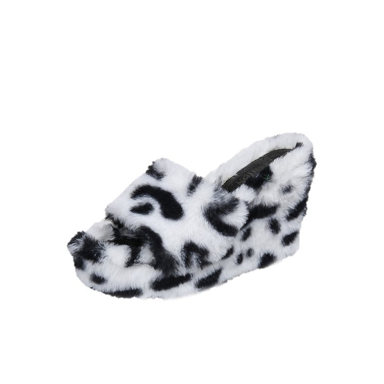 2025 Trendy Wholesale Fluffy Women Fur Slippers Flat Sexy House Slides Slippers For Women
