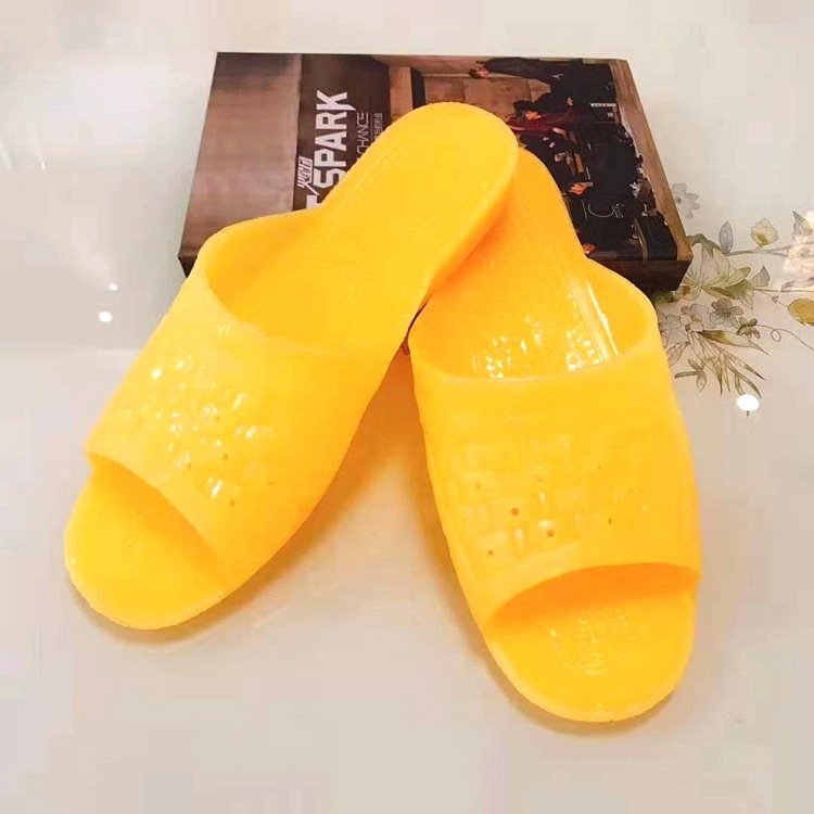 2024 Fashionable summer men's flat beach sandals outdoor resort slide