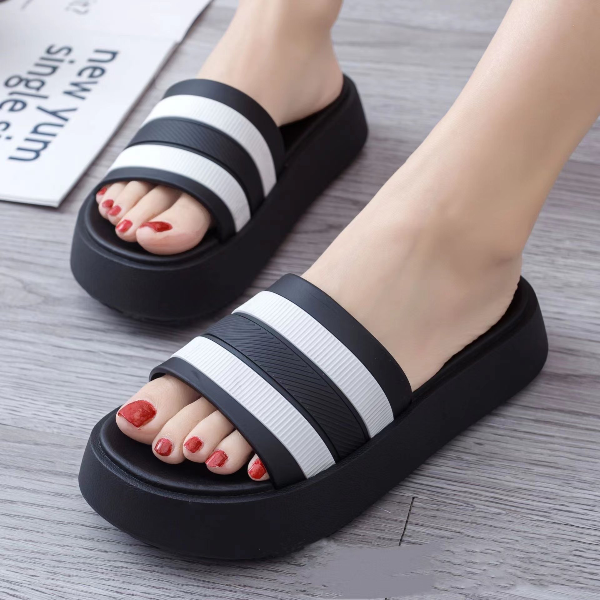 New Fashion Summer Women's Thick Sole Non-Slip Casual Beach Sandals Soft Striped Slide Slippers