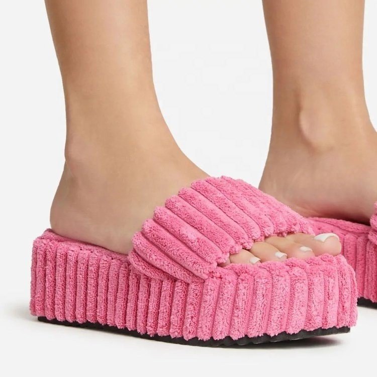 2024 Latest Furry Slippers Fashion Open Toe One-Touch Mules Outdoor Fashion Breathable Slippers Sandals For Women